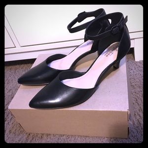 Clarks kitten heel pumps black size 9 NIB